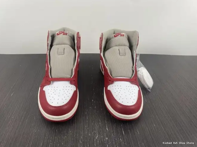 Kick Theory (W) OG High Newstalgia DJ4891-061 Jordan 1 Chenille 0501